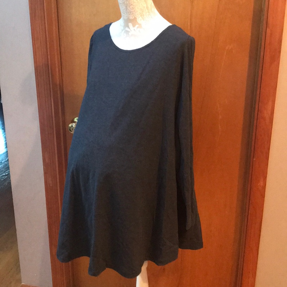 Belly Basics Maternity tunic. Size M